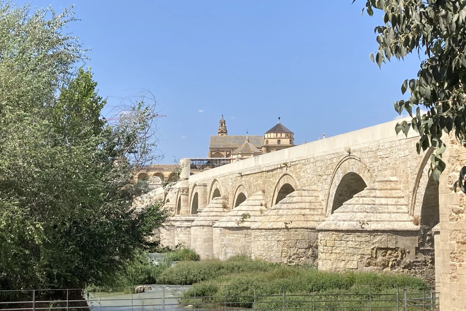 bridge-cordoba-view-on-mezquita