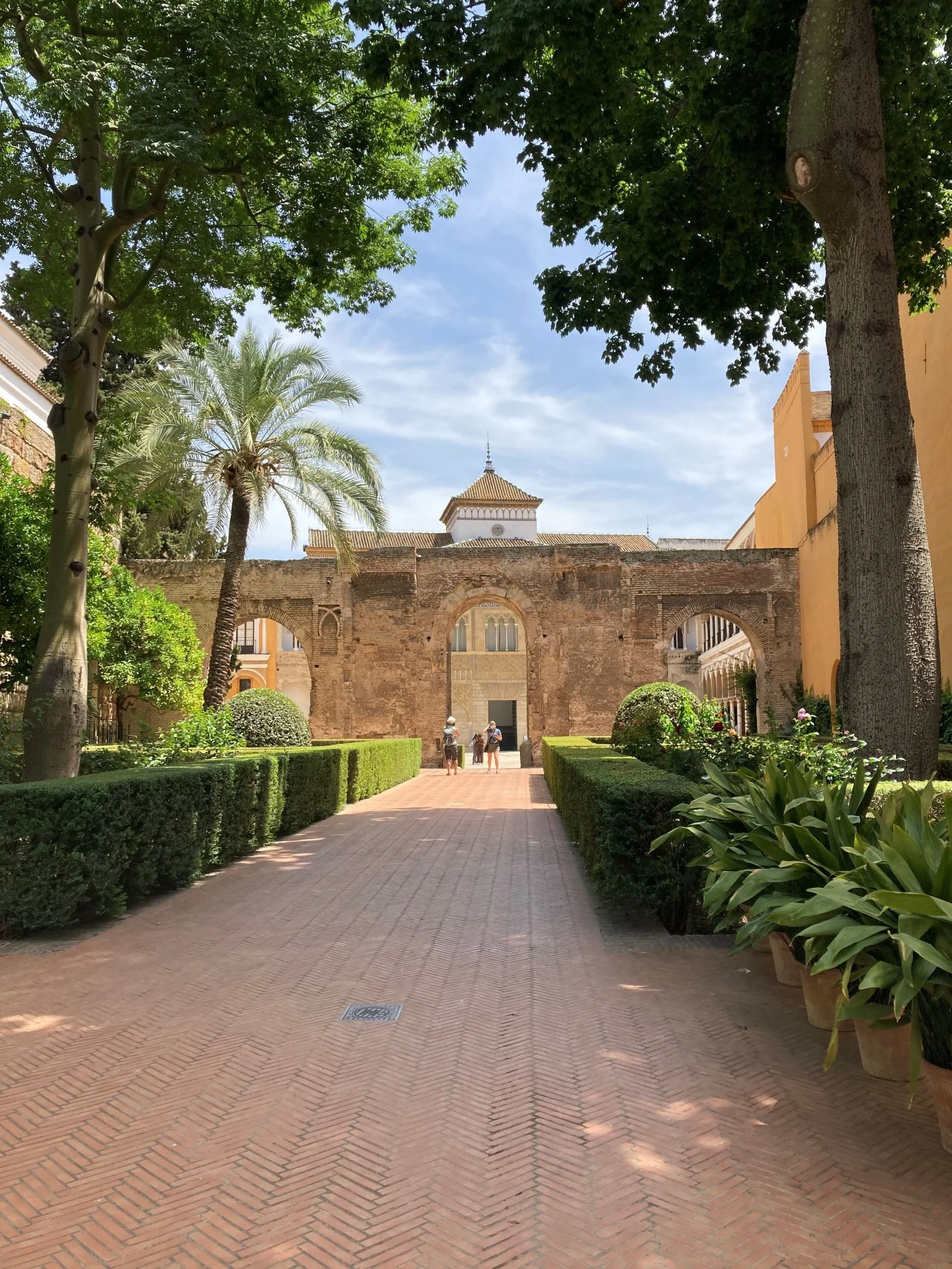 royal-palace-sevilla-entrance